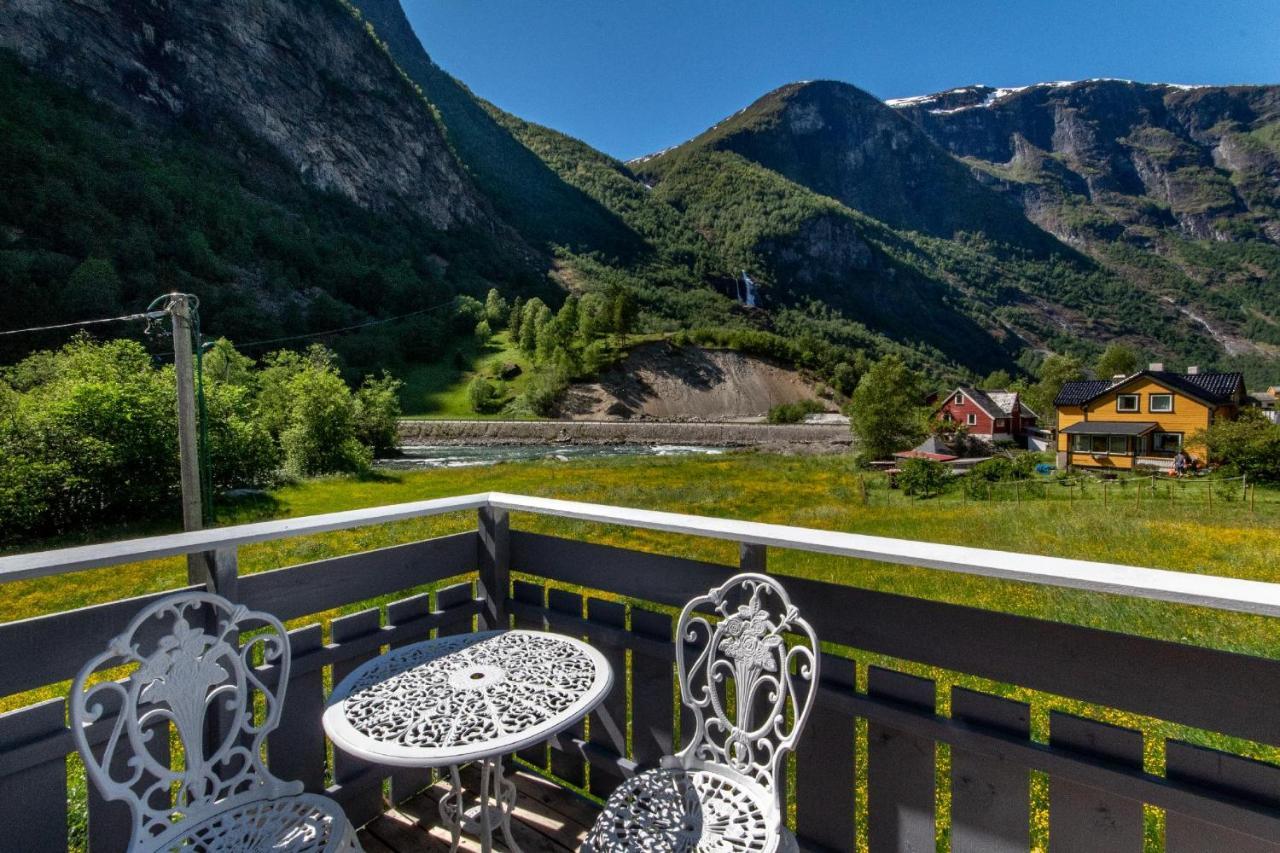 Top Floor Apartment With View Of Flam Valley Exterior foto